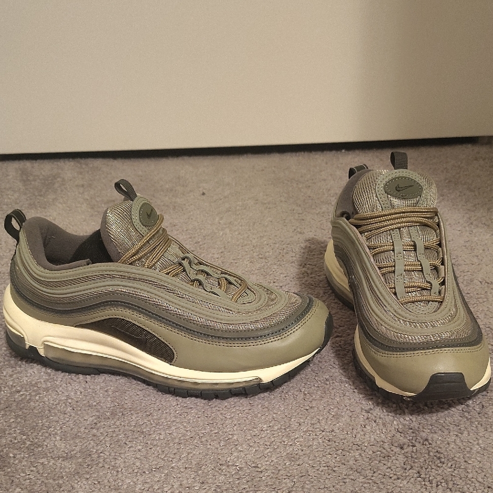 <Women's Nike Olive Green Sneakers